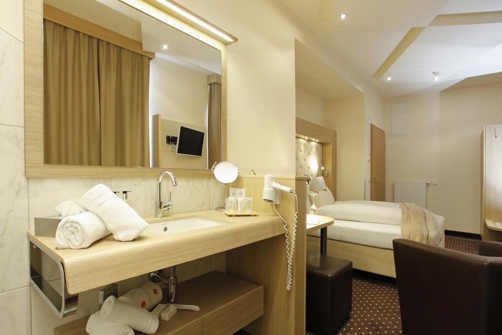 Will Hotel Altwarmbuchen